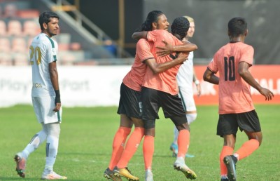 ދެވަނަ މަގާމުގައި އީގަލްސްއިން ފުރަތަމަ ބުރު ނިންމާލައިފި