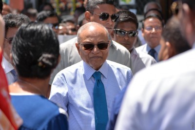ވަކީލު މާލޭގައި ނެތުމުން މިއަދުގެ ޝަރީއަތް ފަސްކޮށްދޭން މައުމޫން އެދިވަޑައިގެންފި