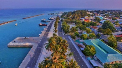 ކުޑަހުވަދޫގައި މޫދަށް އެރިއުޅުނު ކުއްޖަކު ގެނބިގެން މަރުވެއްޖެ