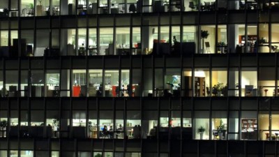 އިތުރު ގަޑީގައި މަސައްކަތް ކުރުން ހުއްޓުވުމަށް ރަސްމީ ގަޑި ނިމުމުން ކޮމްޕިއުޓަރުތައް ނިވެނީ