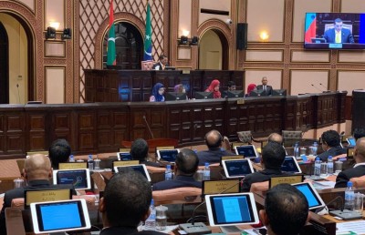ގާސިމް ބަލިކޮށް ބޮޑު އަޣުލަބިއްޔަތަކުން މަޖިލިހުގެ ރައީސްކަން ނަޝީދަށް