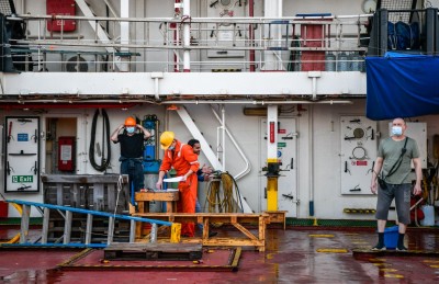 ސަރުކާރުގެ ފުރަތަމަ ސަބްމެރިން ކޭބަލްގެ ސާވޭގެ މަސައްކަތް ފަށައިިފި