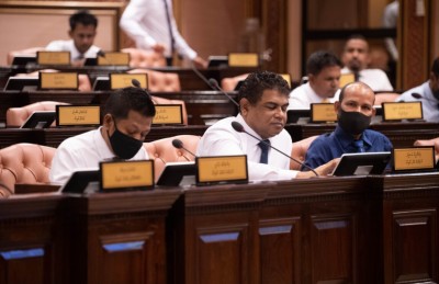 މަޖިލީހުގެ ވޯޓުގައި ނަޝީދުގެ ފެކްޝަނާއި އިދިކޮޅު އެއްގަލަކަށް!