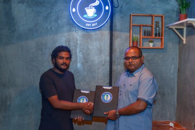 "ދޮޕިއޯ" ކޮފީ ޝޮޕުން ޑޮކްޓަރުންނަށް ޚާއްސަ ޑިސްކައުންޓެއް ދޭން އެއްބަސްވެއްޖެ