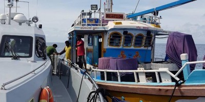 ލަންކާ މަސްބޯޓެއްގައި އޮތް ބަލި މީހަކު އެމްއެންޑީއެފުން ކުޅުދުއްފުއްޓަށް ގެންގޮސްދީފި