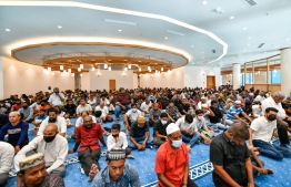 ސަލްމާން މިސްކިތް ފުރަތަމަ ހުކުރު ނަމާދަށް ފުރާލައިފި
