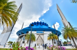 ސަލްމާން މިސްކިތް ފުރަތަމަ ހުކުރު ނަމާދަށް ފުރާލައިފި