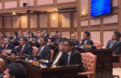 ނައިބު ރައީސުންނަށް އިނާޔަތް ދޭން ގިނަ މެމްބަރުން ދެކޮޅު!