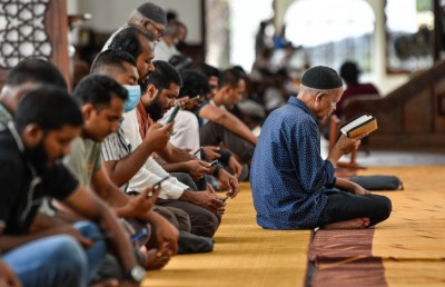 އިހްޔާ ފޯރަމްގައި ބައިވެރިވާ މީހުންގެ މެދުގައި ގުރުއަތު ނަގައި އިނާމު ދެނީ