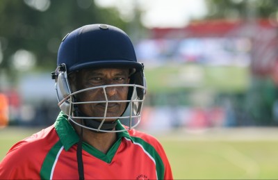 "ކްރިކެޓުން ގުޅިފައި": ރައީސަށް މޯދީ ބެޓެއް ހަދިޔާކުރައްވައިފި