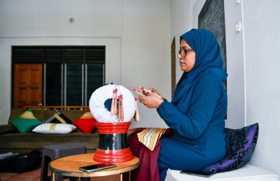 ފޮޓޯ ސްޓޯރީ: ކަސަބުގެ ކުލަތަކުން ހިދާނާ ޖަރީކުރި ލޯބި