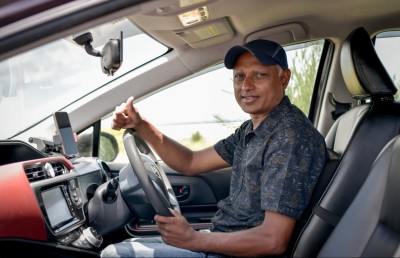 ޕްރޮޑިއުސަރު މުޖޫއަކީ މިހާރު ގަދަ ޓެކްސީ ޑްރައިވަރެއް!