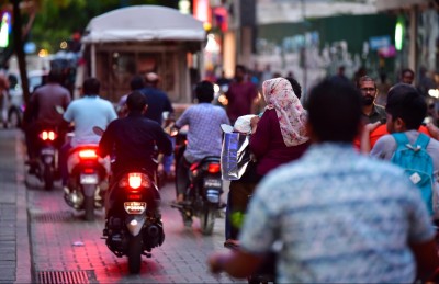 މަގުމަތިން އަންހެނަކާ ފޮށުނު ކަމަށް ބުނާ މީހާ ޝަރީއަތް ނިމެންދެން ބަންދުގައި ބަހައްޓަން އަމުރުކޮށްފި