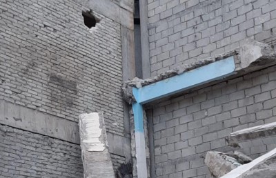 ވެއްޓުނު ކޮންކްރީޓްގަނޑަކުން ޖެހި ގެއެއްގެ ފާރު ހަލާކުވެއްޖެ