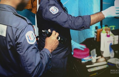 ފިހާރައެއްގެ ކައުންޓަރުގައި ބޭއްވުނު ވޮލެޓަކުން ވިޔަފާރިކޮށް، ވަގަށް ނަގައިފި