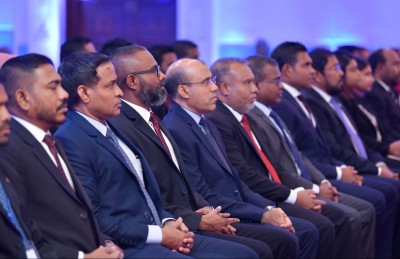 ބޮޑު ކޯޅުމެއްގެ ތެރެއިން ބޮޑު ބަދަލަކާ ދިމާއަށް