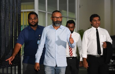 ބޮޑު ކޯޅުމެއްގެ ތެރެއިން ބޮޑު ބަދަލަކާ ދިމާއަށް