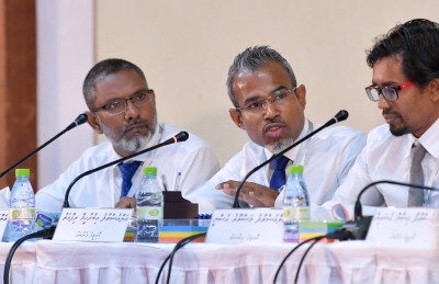 ޑީޑީގެ ތަހުގީގު: ބޮޮޑު ތުހުމަތުތަކެއް، ހޫނު ބަހުސްތަކެއް!