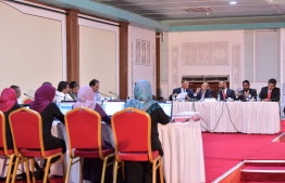 ޑީޑީގެ ތަހުގީގު: ބޮޮޑު ތުހުމަތުތަކެއް، ހޫނު ބަހުސްތަކެއް!