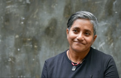 ކަނޑުގެ ދިރުންތައް ހިމާޔަތްކުރަން ނުކުތް ޑޮކްޓަރު!