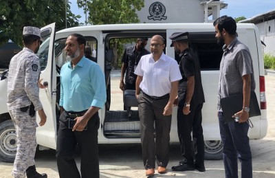 ގައިދީންނަށް އަނިޔާކުރި މައްސަލައިގައި ޖަލުގެ ކޮމާންޑަރަކު ސަސްޕެންޑްކޮށްފި