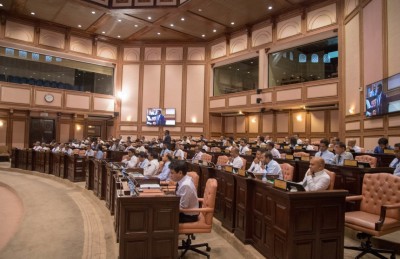 ދެ ޔުނިވަސިޓީ އެއްކޮށްލަން މަޖިލިހުގެ ގިނަ މެމްބަރުން ގޮވާލައްވައިފި