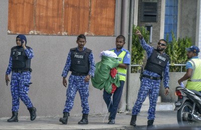 ޗައިނާގެ ކަރާމާތް ގެއްލޭ ވާހަކަ ނަޝީދު ދެއްކެވިޔަސް ސަރުކާރުން އަޅައެއް ނުލާ: އިދިކޮޅު