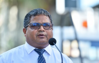 ދޫނީގެ މައްސަލަ ހައްލުކޮށް ކުޅުދުއްފުށީ އެއާޕޯޓަށް ފްލައިޓް ޖެއްސޭނެ: މިނިސްޓަރު