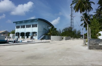 މަޑުއްވަރީގައި ޕިކަޕެއް ޓޯކުރުމުން ފުލުހަކަށް އަނިޔާކޮށްފި