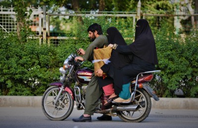 އަފްގާނު އަންހެނުން މޫނު ނިވައިކުރުން މަޖުބޫރުކޮށްފި