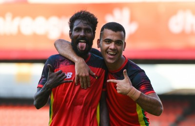 ޔޫވީ ބަލިކޮށް ދަ ގްރާންޑޭގެ މޮޅުވުމުގެ ސިލްސިލާ ދަމަހައްޓައިފި