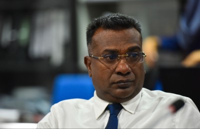 ޕާކިން މައްސަލަ އަށް ހައްލު ނުހޯދައި ސްޓިކާ ޖަހާތީ މިނިސްޓަރު އައިޝާއާ ސުވާލުކުރަނީ