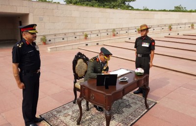 ސިފައިންގެ ޗީފް ޝަމާލް އިންޑިއާގެ ޑިފެންސް މިނިސްޓަރާ ބައްދަލުކުރައްވައިފި