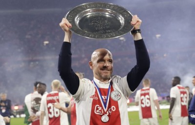 އަޔެކްސްއާ އެކު ސީޒަން ނިންމާލައި ޓެން ހަގް ޔުނައިޓެޑުގެ މަސައްކަތަށް