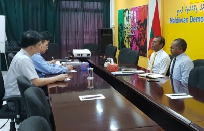 ލޯނުތަކާ ގުޅިގެން ނަޝީދާއި ޗައިނާ ސަފީރު އަނެއްކާވެސް ދެބަސްވުމަކަށް!