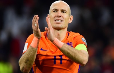 ރޮބެން ފުޓްބޯޅަ ކުޅުން ހުއްޓާލައިފި