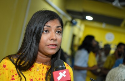 އަންހެނުންގެ ރޫހުގެ ރައީސްކަމަށް ބޮޑު ތަފާތަކުން ރޮޒެއިނާ