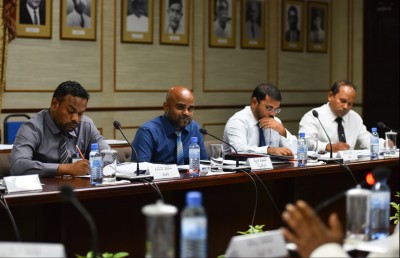 ރައީސްގެ ލިސްޓުގައި އޭސީސީގެ މެމްބަރު ޔަޒްމީދާއި ސަފްވަތުގެ ނަމެއް ނެތް!