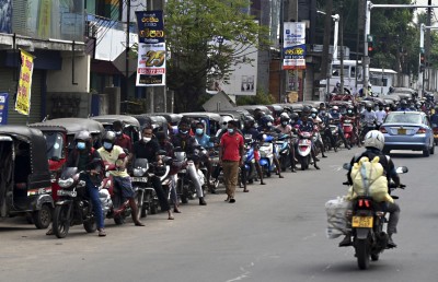 ލަންކާގައި ވަގަށް ތެޔޮ ވިއްކާ މީހުން ހައްޔަރުކުރަނީ