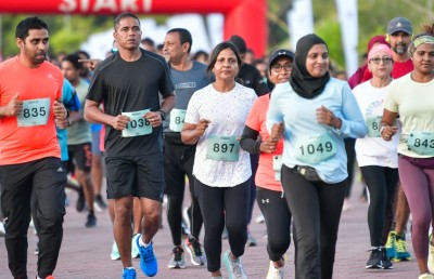 ރޭހުގައި ދުވެވަޑައިގެން ފަސްޓް ލޭޑީ އާންމުންނަށް ދެއްވީ ހިތްވަރު