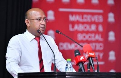 ޕާޓީން ވަކިވީ މިވަގުތަށް ސިޔާސީ ކަންކަމުން ދުރުވާން: ހަސީން