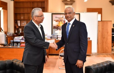 ރައީސް، މޮރިޝަސްގެ ބޮޑުވަޒީރާ ބައްދަލުކުރައްވައިފި