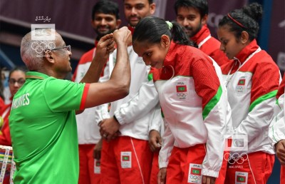 ރައީސް ނެންގެވި ފޯރި އާއި ދެއްވި ހިތްވަރަށް މެޑެއްޔެއް ހައްގު!