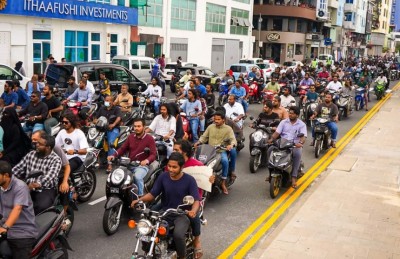 ނަބިއްޔާގެ ދިފާއުގައި ޒުވާނުން އަޑުއުފުލައިފި