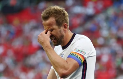 ސަޕޯޓަރުން ވެއްދުން މަނާ ކުރުމުން އިންގްލެންޑުން ކުޑަކުދިން ދަނޑަށް ވައްދަނީ