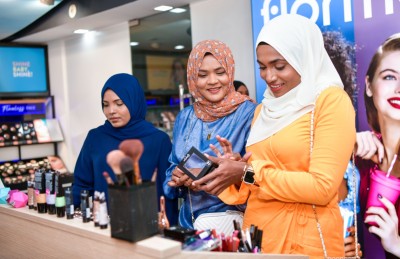 ކޮސްމެޓިކް ބްރޭންޑު "ފްލޯމާ"ގެ ފިހާރައެއް ހުޅުވައިފި