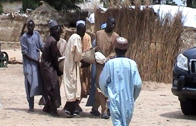 ނައިޖީރިއާގައި ޖަނާޒާއެއް ކުރިއަށް ދަނިކޮށް ބަޑިޖަހައި 65 މީހުން މަރާލައިފި