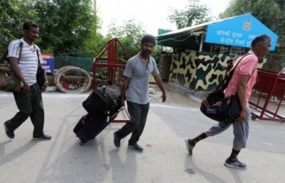 ކަޝްމީރުން ޓޫރިސްޓުން ނުކުތުމަށް އިންޑިއާ އިން އަންގައިފި