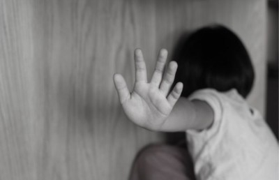 ބަލި މީހަކު ކުޑަ ކުއްޖަކަށް ޖިންސީ ގޯނާ ކުރި މައްސަލައެއް ބަލަނީ