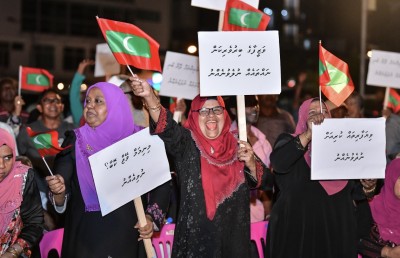 ރާއްޖޭގެ ރަށްވެހިކަން ބޭރު މީހުންނަށް ދޭން އުޅޭ ކަމަށް ބުނެ ފާޑުކިޔައިފި